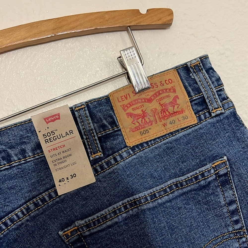 Levi’s 40 X 30 505 jeans nwt straight leg extra room in thigh - Picture 3 of 3